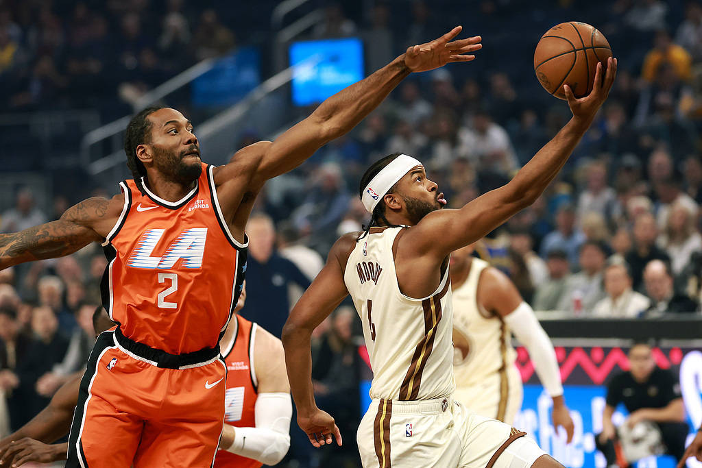 伦纳德23分波杰姆斯基空砍22分 快船客场17分逆转勇士